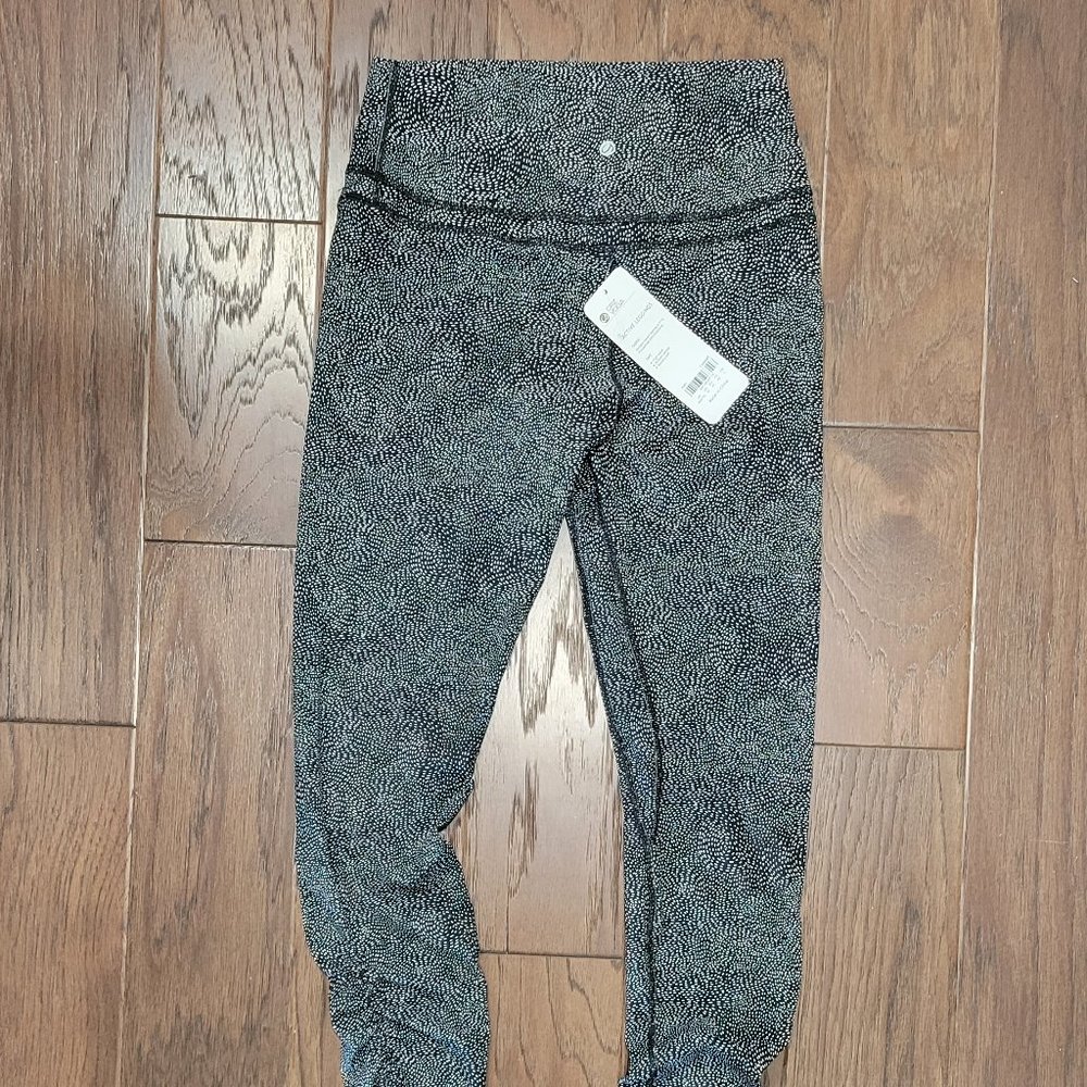 NWT CRZ YOGA active leggings size M 8/10 medium Black w/ white dot pattern